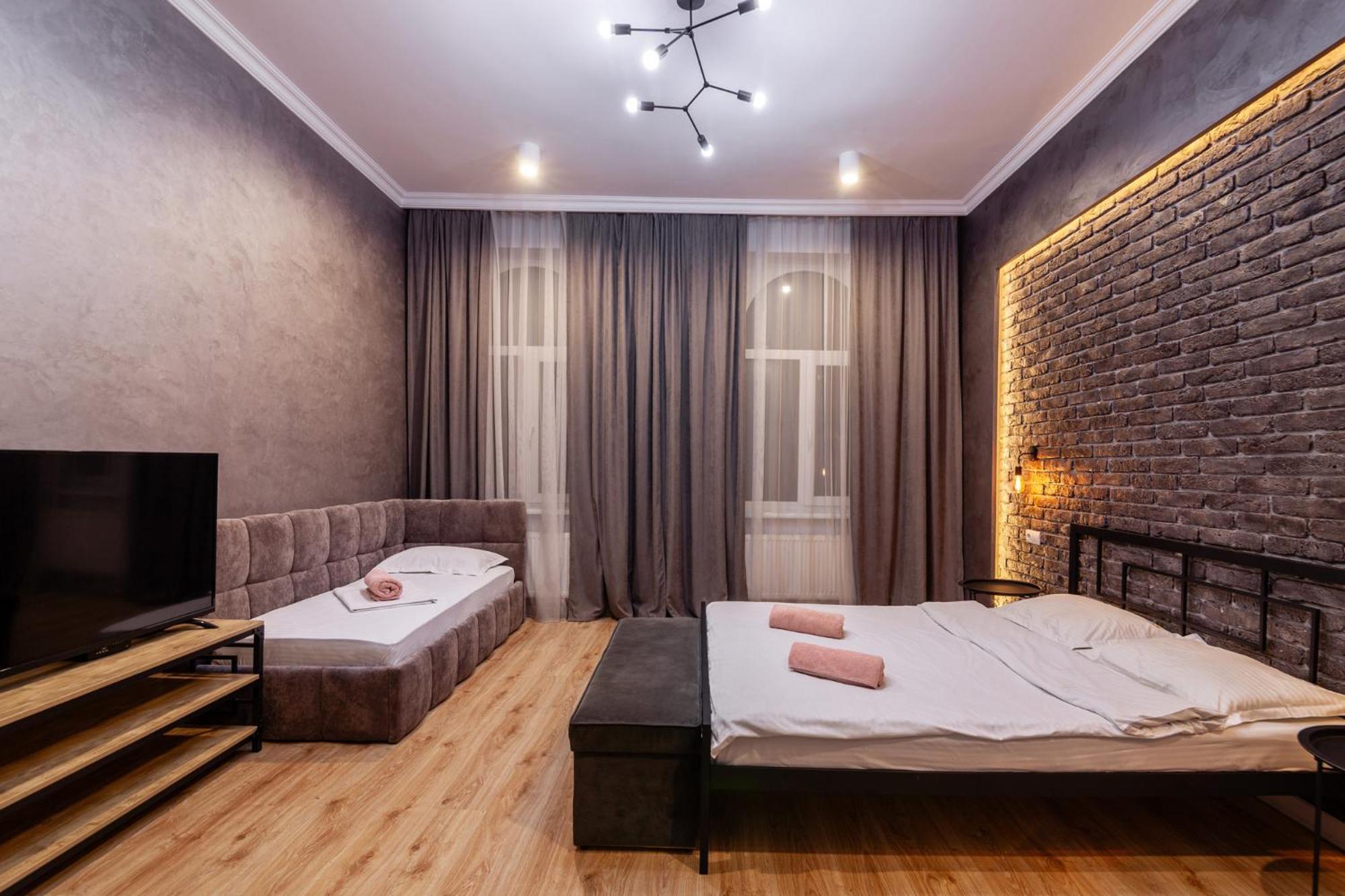Leogrand Three Bedrooms Vip Apartments On Kniazia Romana 12 Leópolis Exterior foto