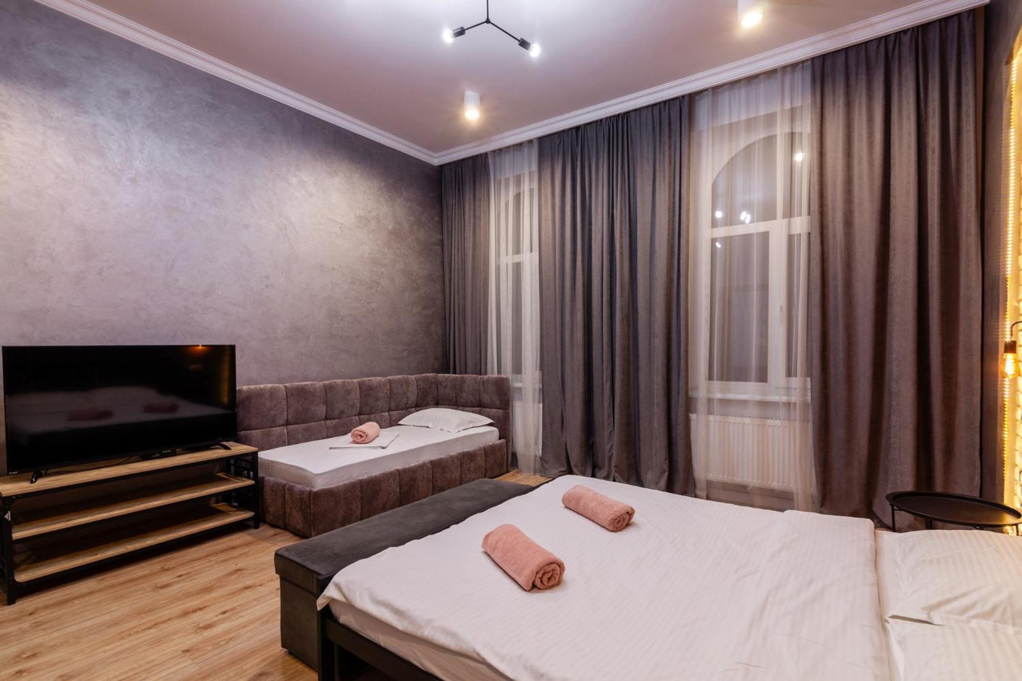 Leogrand Three Bedrooms Vip Apartments On Kniazia Romana 12 Leópolis Exterior foto